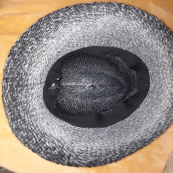 Womens Hat, August brand - Picture 4 of 4